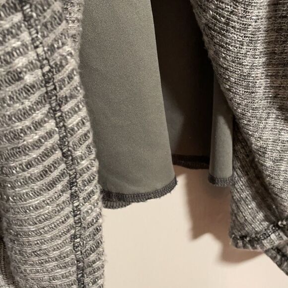 Dina Be lined side tail scoop neck marled grey knit tunic size S - Picture 7 of 8